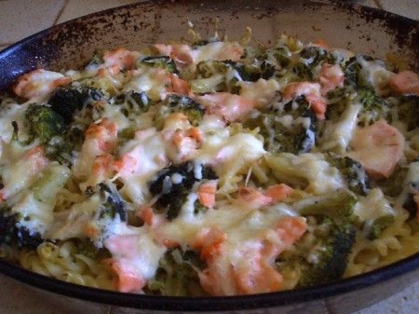 Le gratin de pâtes au saumon et brocolis : une recette facile Le gratin de pâtes au saumon et brocolis : une recette facile