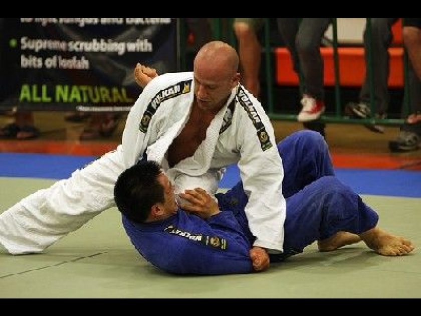Le jujitsu : un sport d'auto-défense Le jujitsu : un sport d'auto-défense