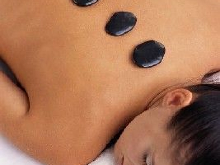 Le massage aux pierres chaudes : un soin relaxant Le massage aux pierres chaudes : un soin relaxant