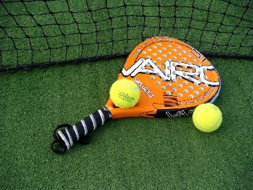 Le padel : un sport de raquette ludique Le padel : un sport de raquette ludique