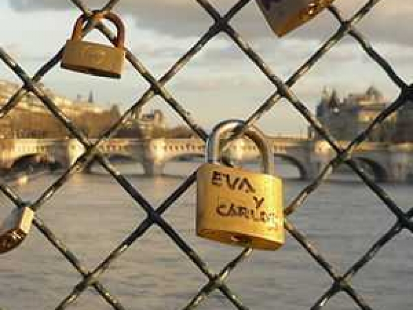 Le Pont des Arts : le rendez-vous des amoureux Le Pont des Arts : le rendez-vous des amoureux