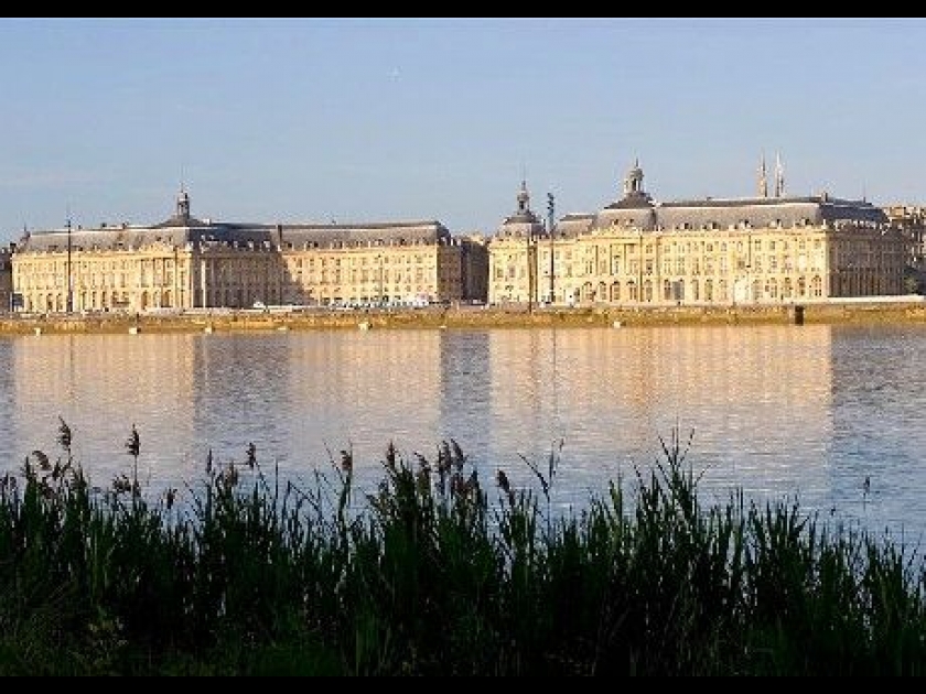 Le Port de la Lune à Bordeaux : un site d'exception Le Port de la Lune à Bordeaux : un site d'exception