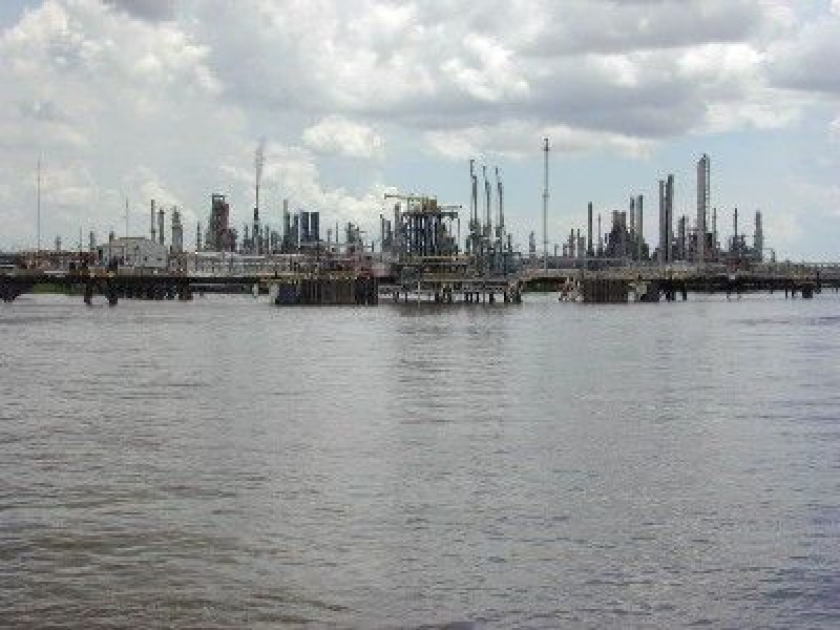 Le raffinage du pétrole : du pétrole brut aux produits finis Le raffinage du pétrole : du pétrole brut aux produits finis