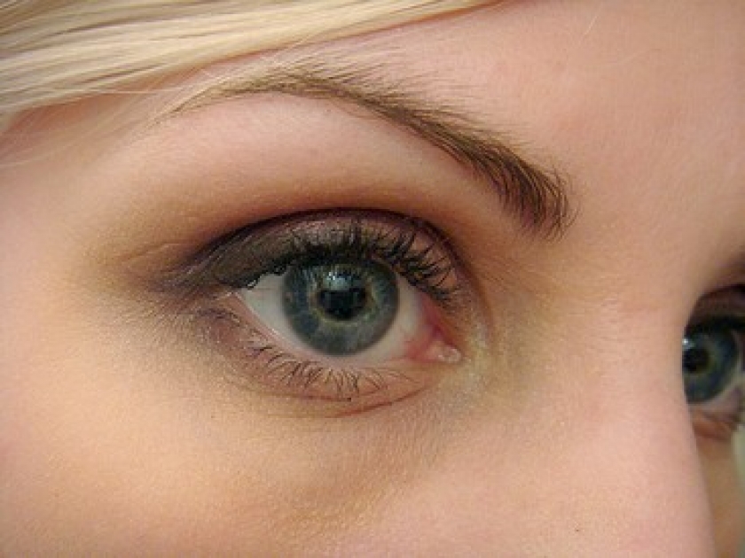 Le soin contour des yeux : pourquoi et comment l'utiliser ? Le soin contour des yeux : pourquoi et comment l'utiliser ?