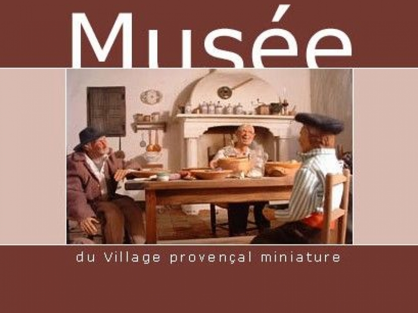 Le village provençal miniature de Grignan : un lieu féerique Le village provençal miniature de Grignan : un lieu féerique