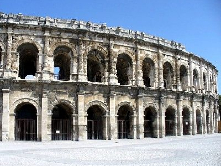 Les Arènes de Nîmes : monument romain et lieu de spectacle Les Arènes de Nîmes : monument romain et lieu de spectacle
