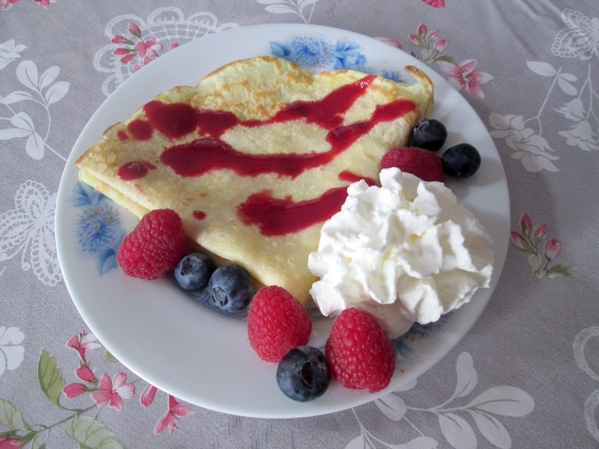 Les crêpes à la rose fruits rouges et chantilly : une recette facile Les crêpes à la rose fruits rouges et chantilly : une recette facile