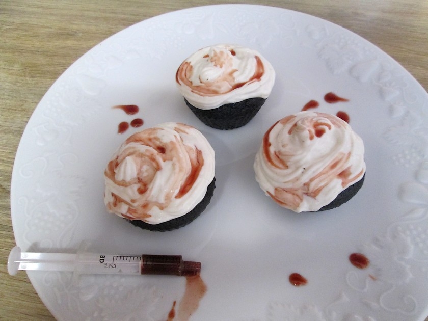 Les cupcakes sanglants : une recette pour Halloween Les cupcakes sanglants : une recette pour Halloween
