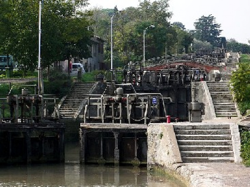 Les écluses de Fonséranes : une attraction du Canal du Midi Les écluses de Fonséranes : une attraction du Canal du Midi