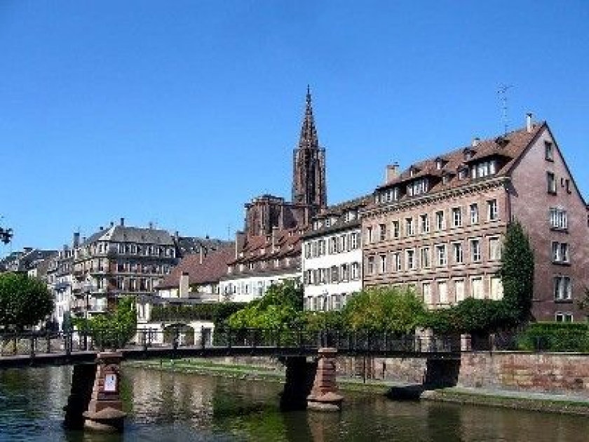 Les Etablissements Publics de Coopération Intercommunale : présentation et compétences Les Etablissements Publics de Coopération Intercommunale : présentation et compétences