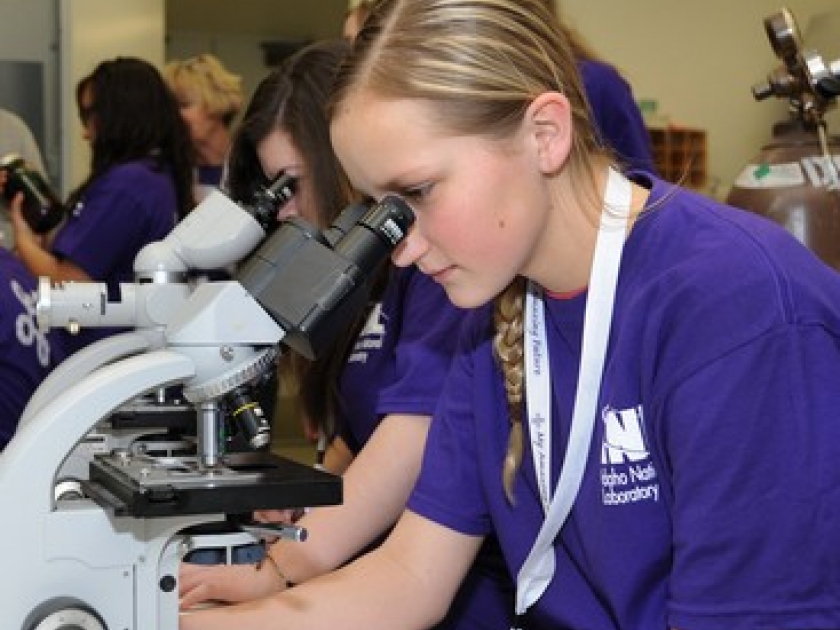 Les filières scientifiques : pour les filles aussi Les filières scientifiques : pour les filles aussi