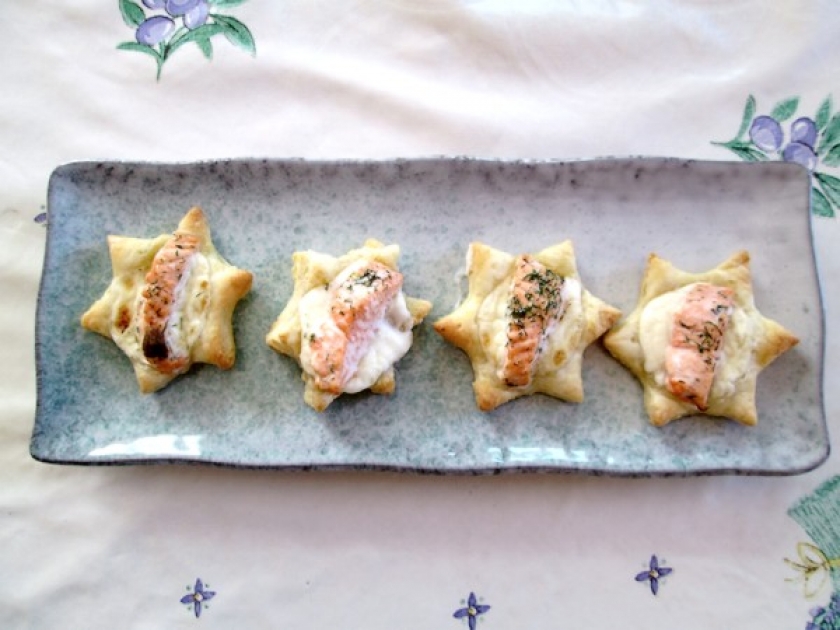 Les petits feuilletés au saumon frais : une recette raffinée Les petits feuilletés au saumon frais : une recette raffinée