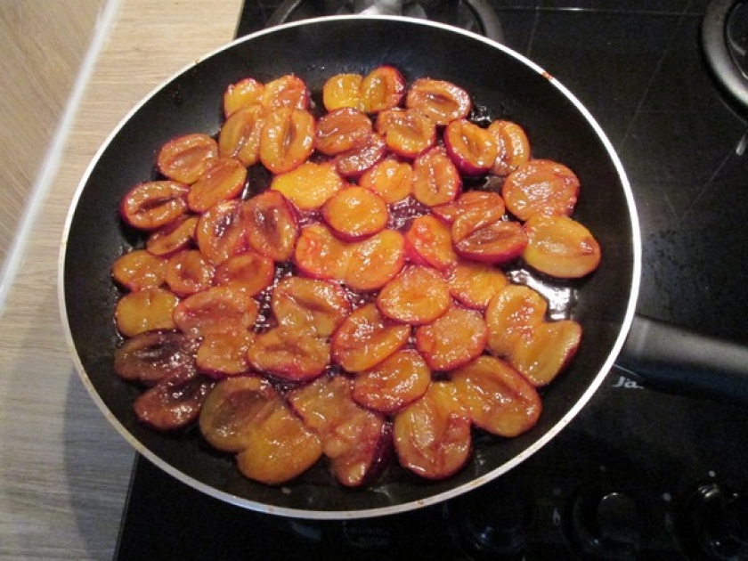 Les prunes poêlées au sucre complet : une recette facile Les prunes poêlées au sucre complet : une recette facile
