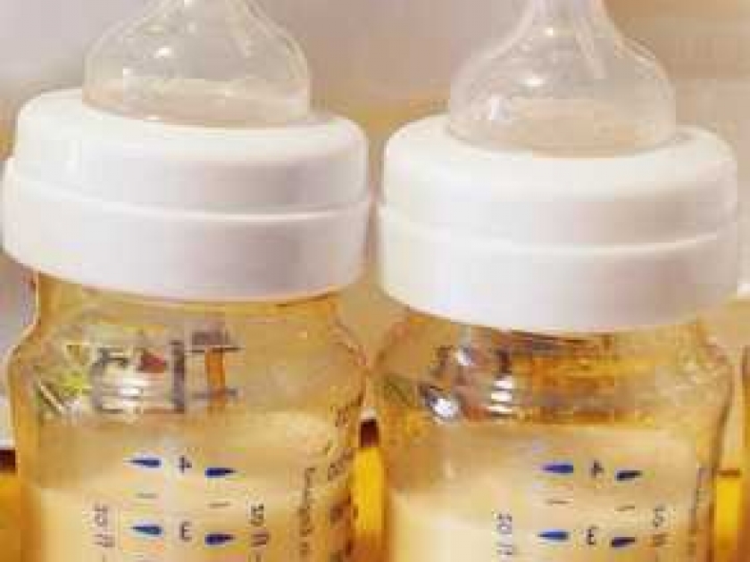 Les régurgitations de bébé : causes et solutions Les régurgitations de bébé : causes et solutions