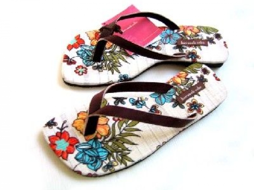 Les tongs : l'accessoire incontournable de l'été Les tongs : l'accessoire incontournable de l'été