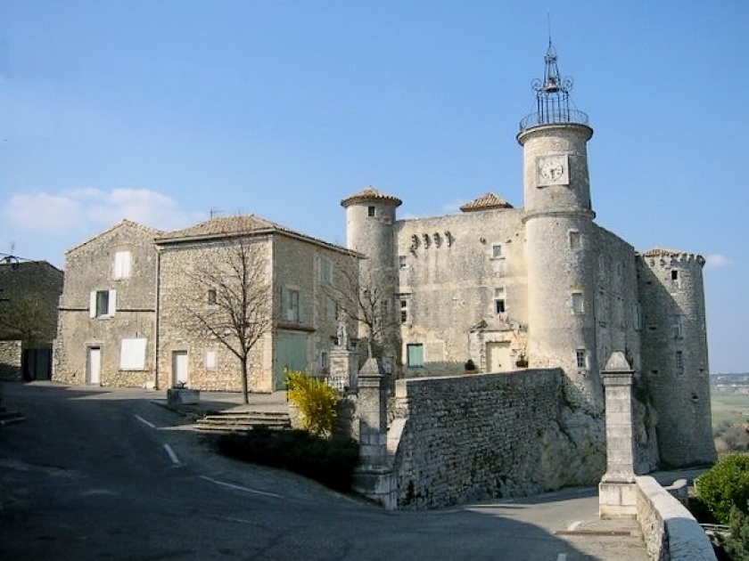 Lussan : l'un des plus beaux villages de France dans le Gard Lussan : l'un des plus beaux villages de France dans le Gard