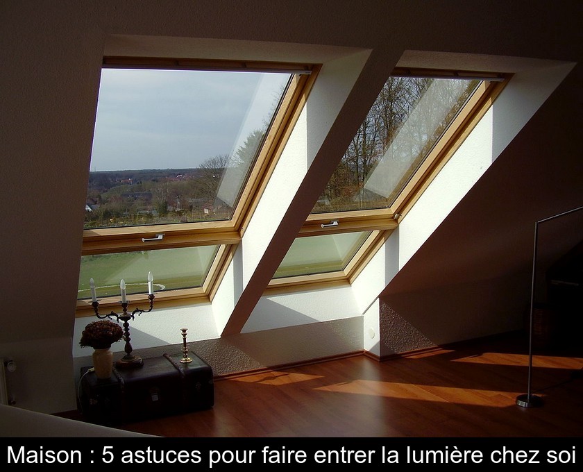 Une grande fenêtre de toit pour faire entrer la lumière - Côté Maison