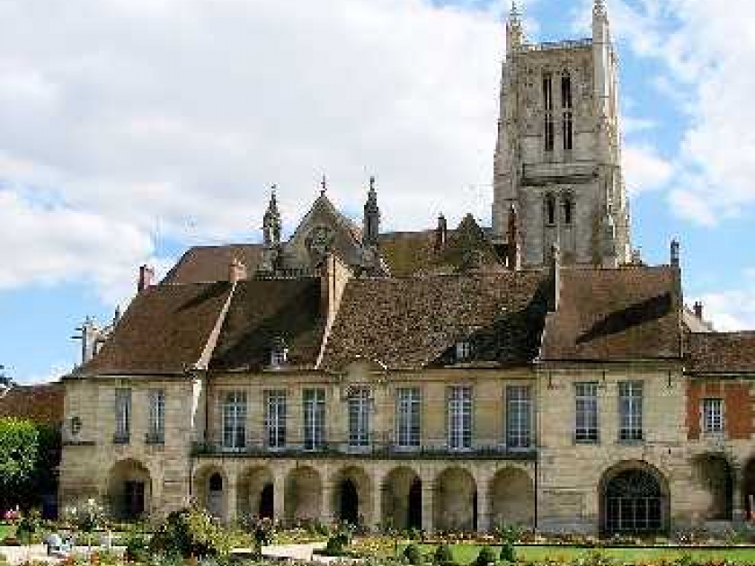 Meaux : petit guide touristique de la ville Meaux : petit guide touristique de la ville