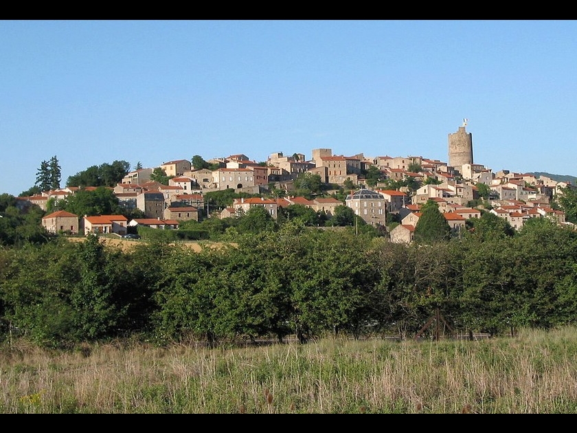 Montpeyroux : un village médiéval du Puy-de-Dôme Montpeyroux : un village médiéval du Puy-de-Dôme