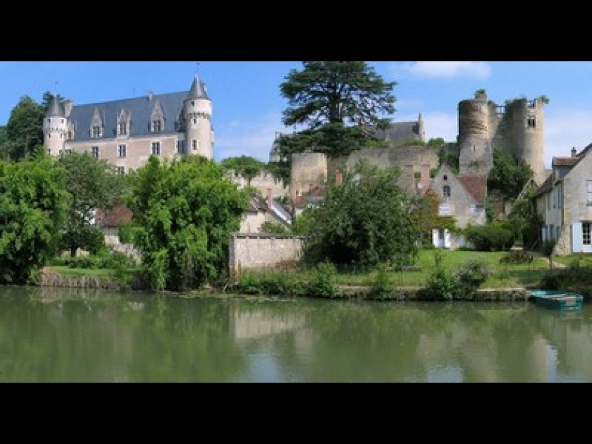 Montrésor : l'un des plus beaux villages d'Indre-et-Loire Montrésor : l'un des plus beaux villages d'Indre-et-Loire