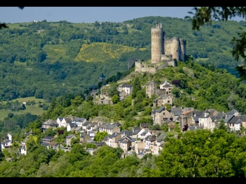 Najac : une forteresse dominant l'Aveyron Najac : une forteresse dominant l'Aveyron