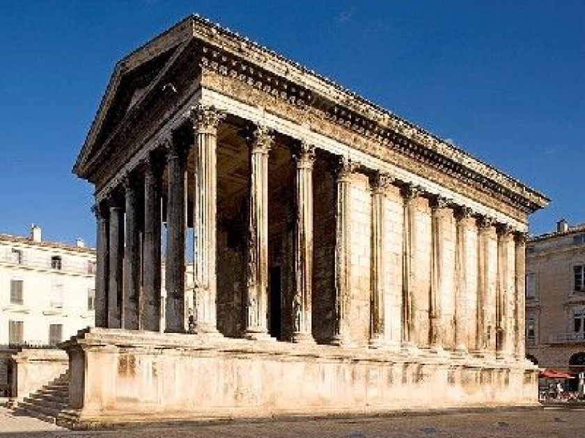 Nîmes : une ville pittoresque Nîmes : une ville pittoresque