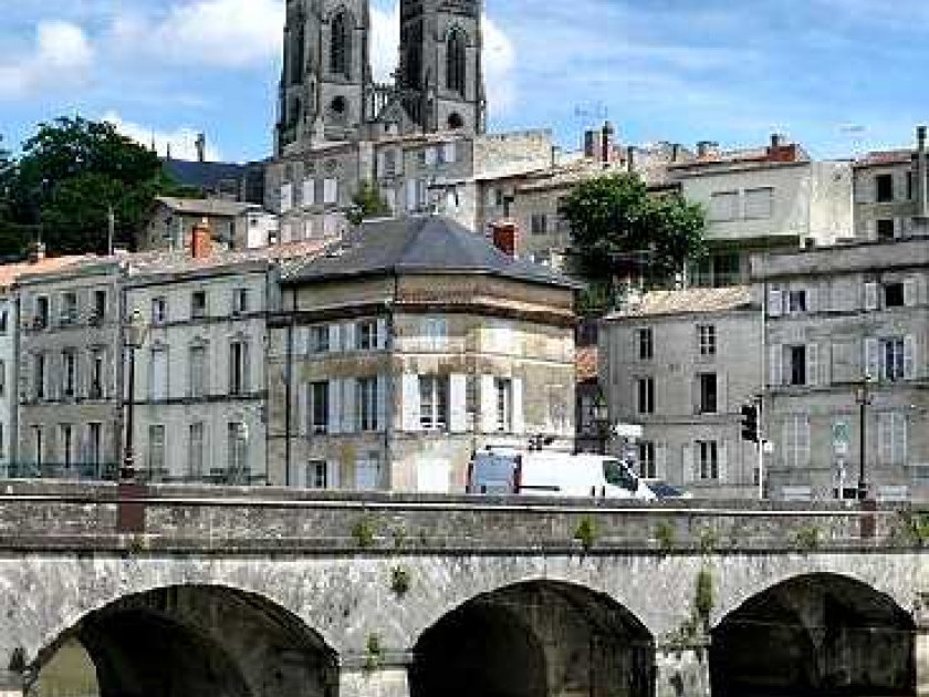 Niort : une ville touristique près du Marais poitevin Niort : une ville touristique près du Marais poitevin