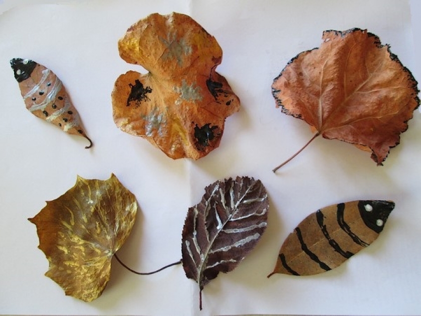 Peindre des feuilles d'automne : une déco nature pour Halloween Peindre des feuilles d'automne : une déco nature pour Halloween