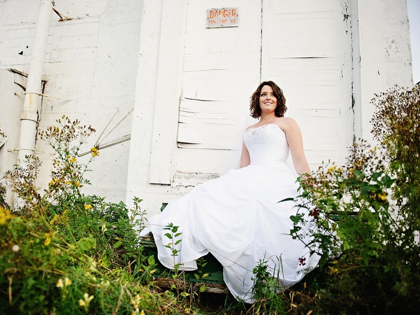 Photos de mariage : c'est quoi, la tendance Trash the dress ? Photos de mariage : c'est quoi, la tendance Trash the dress ?