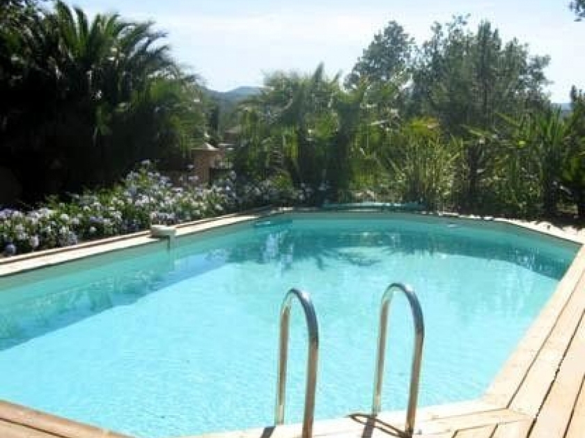 Piscine en bois : avantages, installation et législation Piscine en bois : avantages, installation et législation