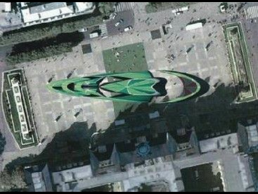 Qui croire : une anamorphose végétale au coeur de Paris Qui croire : une anamorphose végétale au coeur de Paris