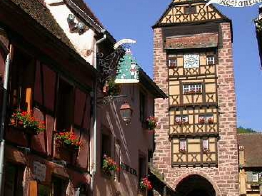 Riquewihr : l'un des plus beaux villages d'Alsace Riquewihr : l'un des plus beaux villages d'Alsace