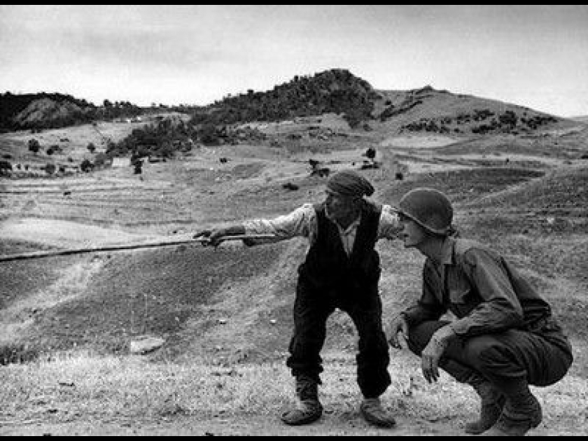 Robert Capa : une biographie Robert Capa : une biographie
