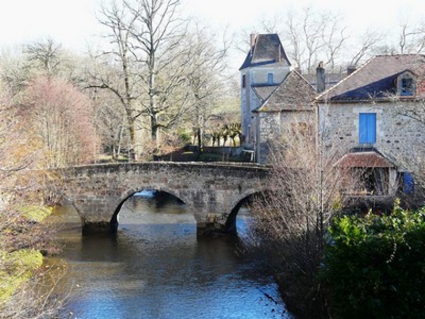 Saint-Jean-de-Côle : un village pittoresque du Périgord Saint-Jean-de-Côle : un village pittoresque du Périgord
