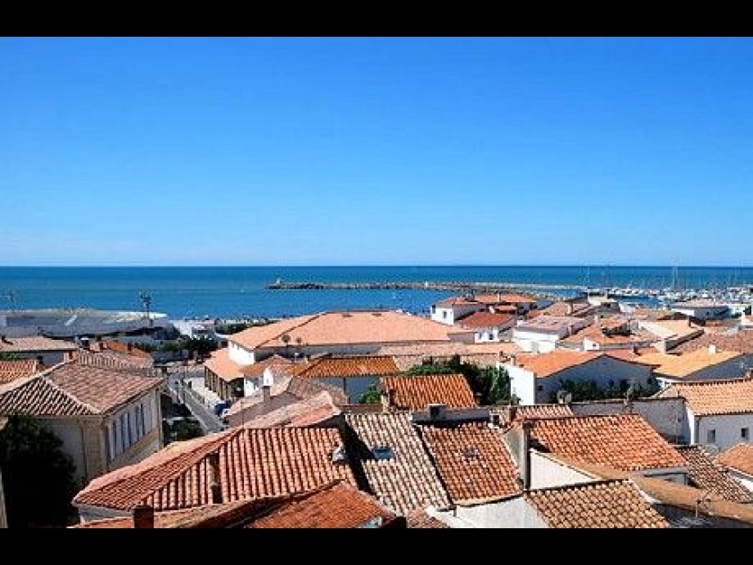 Saintes-Maries-de-la-Mer : un village au coeur de la Camargue Saintes-Maries-de-la-Mer : un village au coeur de la Camargue