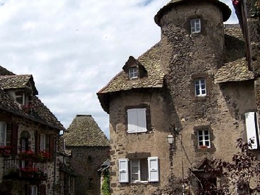 Salers : l'un des plus beaux villages du Cantal Salers : l'un des plus beaux villages du Cantal