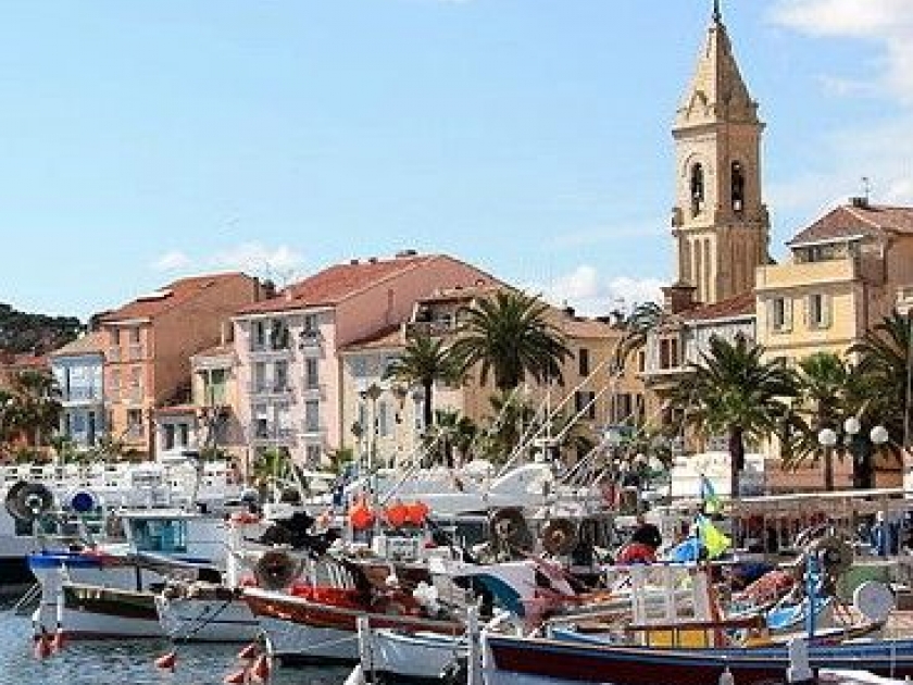 Sanary-sur-Mer : un village pittoresque dans le Var Sanary-sur-Mer : un village pittoresque dans le Var