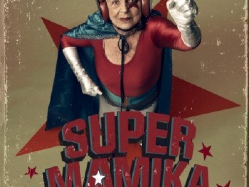 Super Mamika : portraits d'une super mamie à Bercy Village Super Mamika : portraits d'une super mamie à Bercy Village