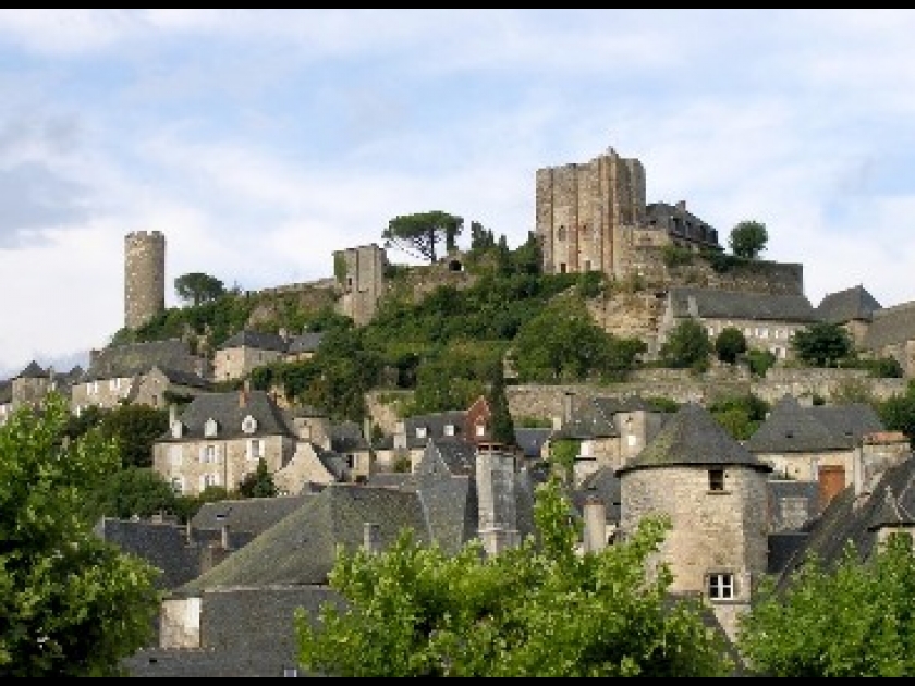 Turenne : un village médiéval en Corrèze Turenne : un village médiéval en Corrèze