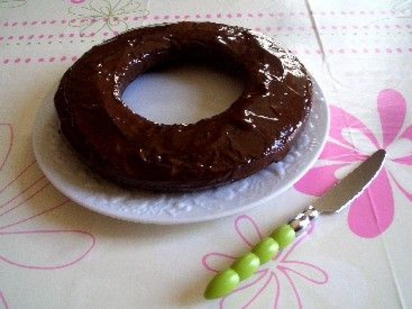 Un gâteau facile et son glaçage au chocolat Un gâteau facile et son glaçage au chocolat