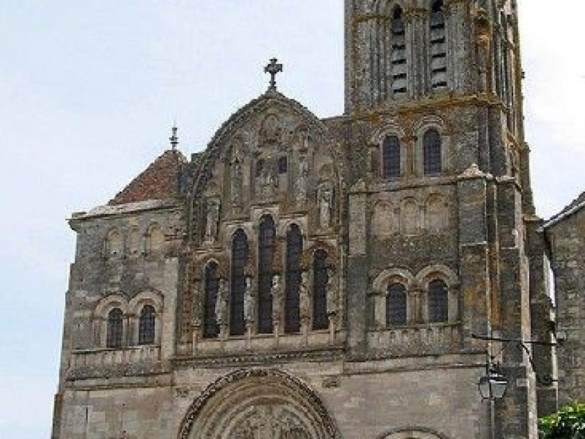 Vézelay : la colline des pèlerins Vézelay : la colline des pèlerins