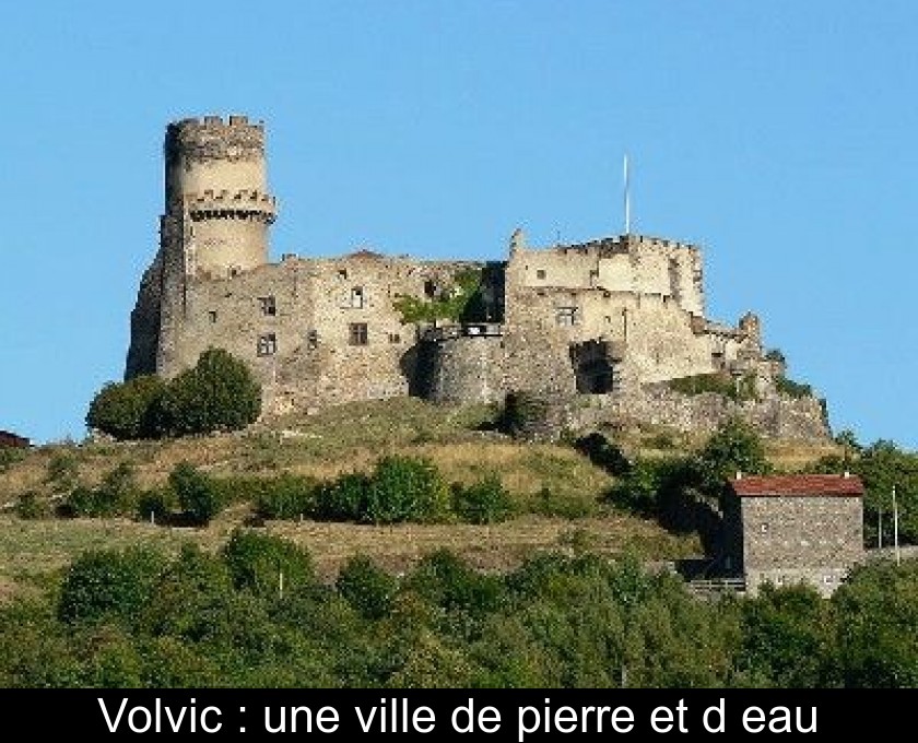 Volvic : une ville de pierre et d'eau Volvic : une ville de pierre et d'eau