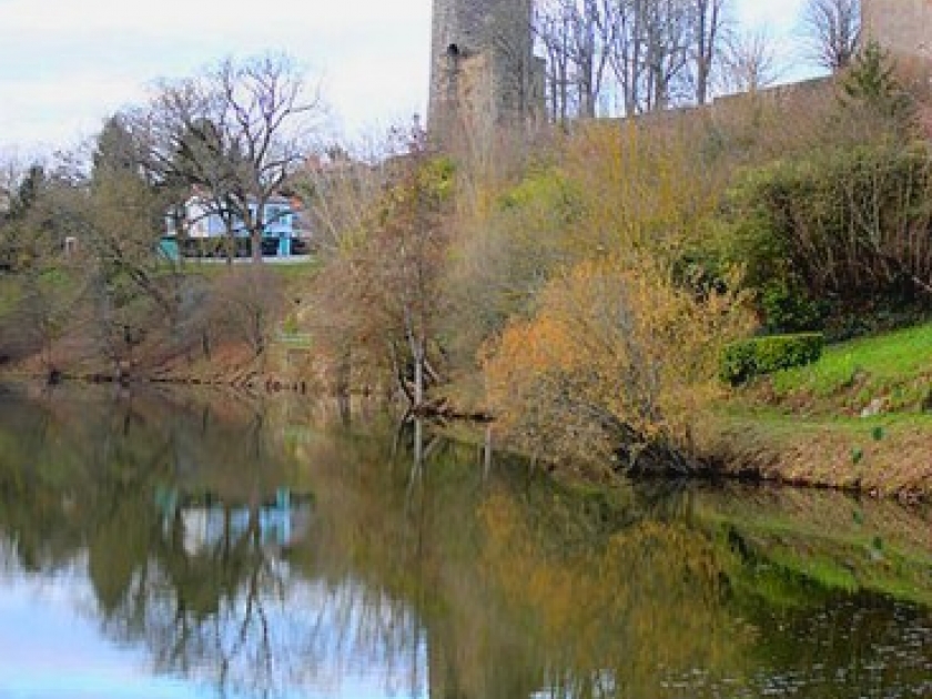 Vouvant : le village de la Fée Mélusine en Vendée Vouvant : le village de la Fée Mélusine en Vendée