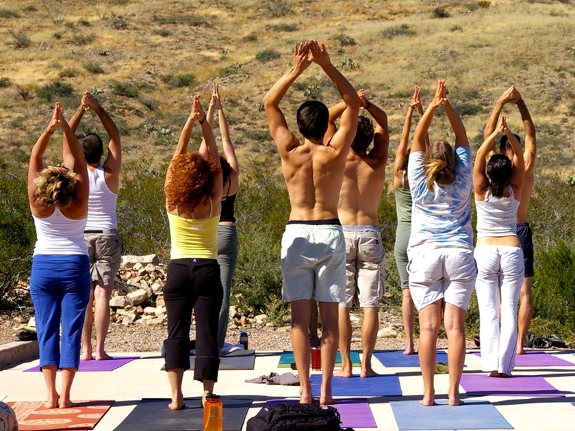 Yoga : 5 choses à savoir sur la Salutation au soleil Yoga : 5 choses à savoir sur la Salutation au soleil