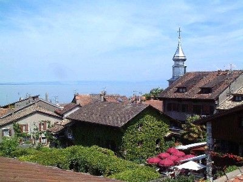 Yvoire : un village médiéval de Haute-Savoie Yvoire : un village médiéval de Haute-Savoie