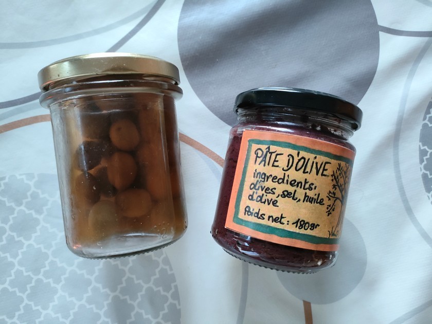 pots d'olives et de pâte d'olive