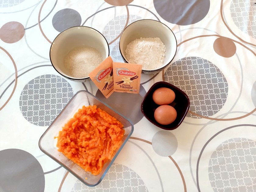 purée de citrouille, farine, sucre et œufs