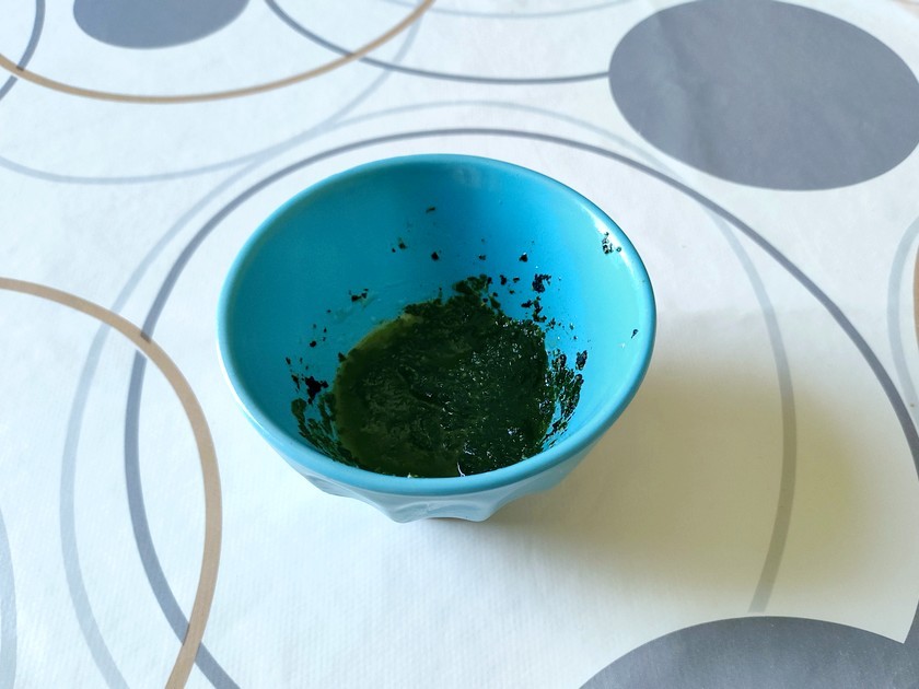 pesto au basilic dans un bol