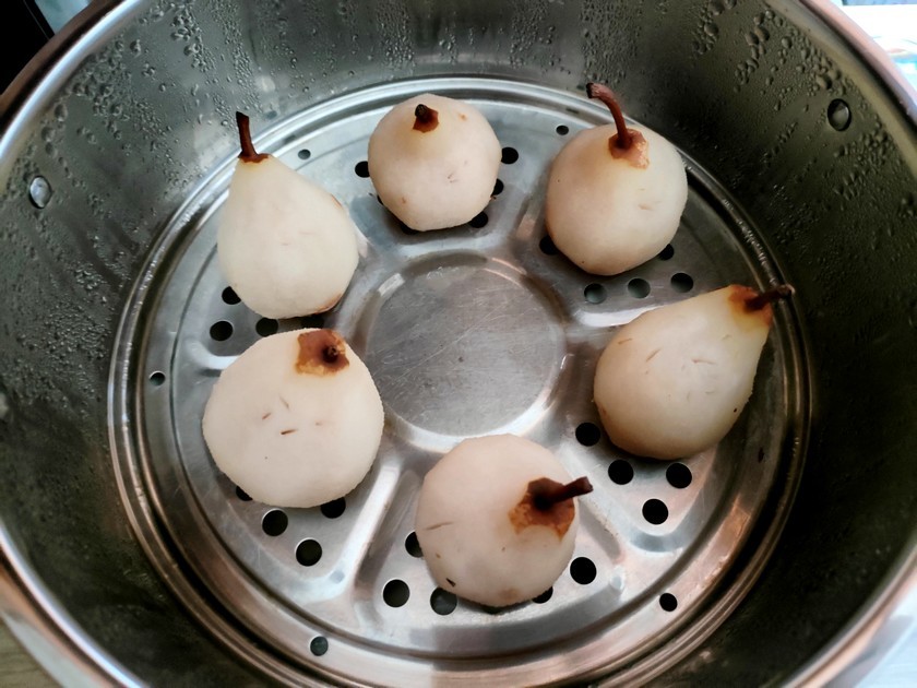 Les poires à la vapeur sauce miel citron : une recette légère