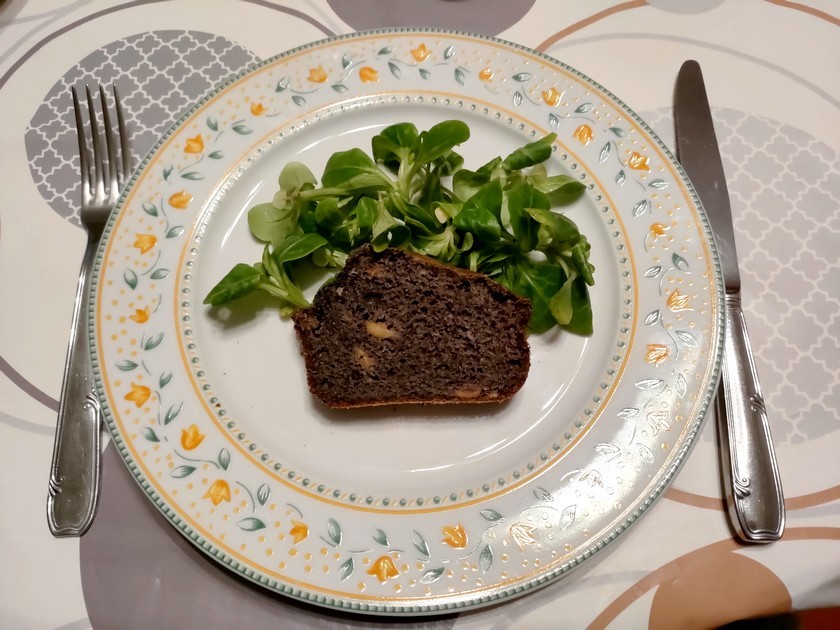 cake aux olives et salade de mâche